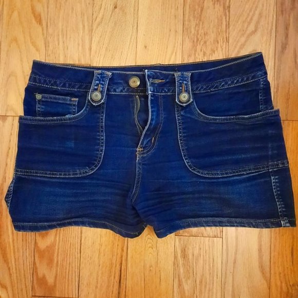 Cute High-Waisted Dark Denim Shorts - Picture 1 of 5